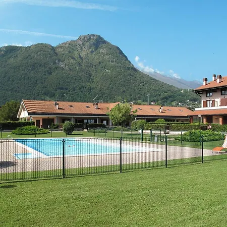 Res. Vigna Del Lago 121S 아파트 *
