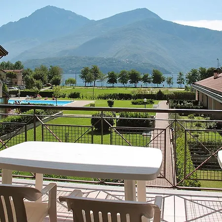 Res. Vigna Del Lago 121S Apartment