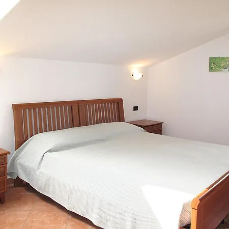 Res. Vigna Del Lago 121S Apartment *