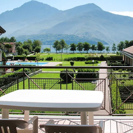 Res. Vigna Del Lago 121S Apartment *